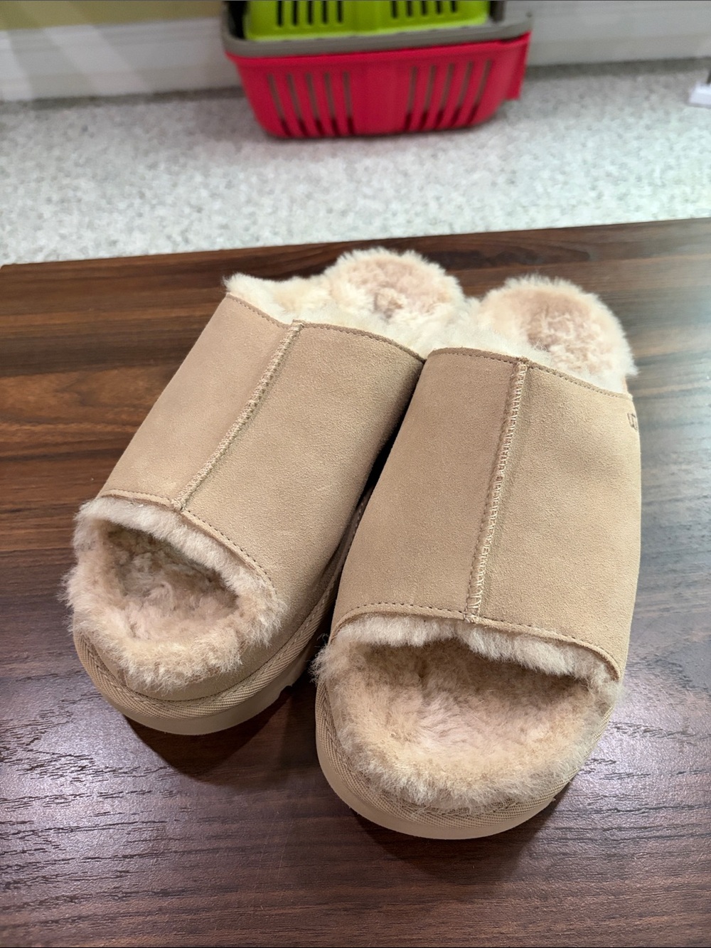 NEW Ugg slide Tan sz 11 W / 9.5 M